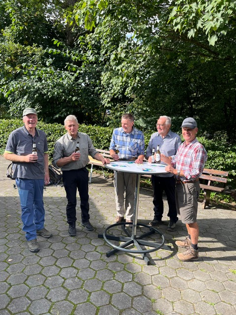 Rast in Osterwald Männerwanderung.jpg