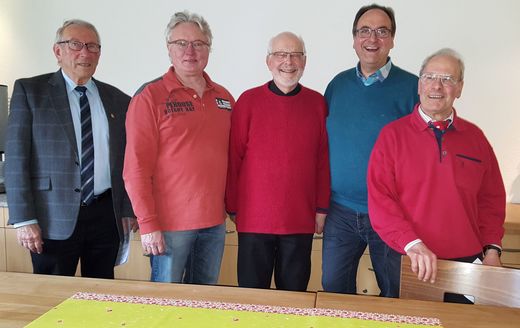 Volker Glogner (stv. Bez.-Vorsitzender), Rainer Nehls (Schatzmeister), Wolf-Dieter Sonnenburg (Bez.-Vorsitzender), Michael Penzel (Medienwart), Agostino Ricci (Wegewart) - Foto: U. Kunert, SGV