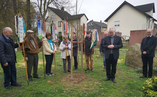 Baumpflanzaktion anl. der JHV des Bezirkes am 23.03.19 (Foto: W.-D. Sonnenburg, SGV)