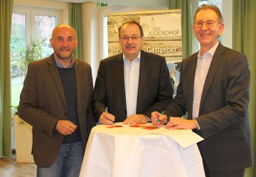 Unterzeichnung Kooperationsvereinbarung *)