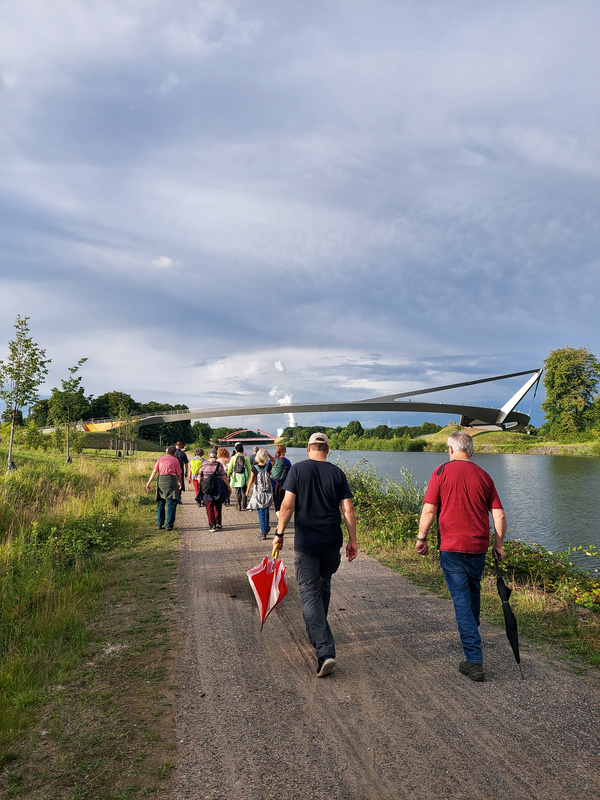 Feierabendwanderung im Juli zur Brücke - Sprung über die Emscher 