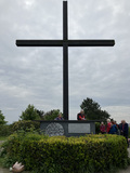 20.05.23 Spurlatten-Kreuz, der Altar ein Förderwagen