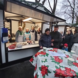 15.12.Am Weihnachtsstand auf dem Hörder Weihnachtsmarkt