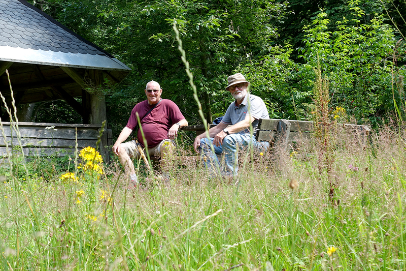 20.07.2021: Verdienter Rast oberhalb des Wassertretbeckens nach dem Aufstieg vom Quellental nach Valbert.