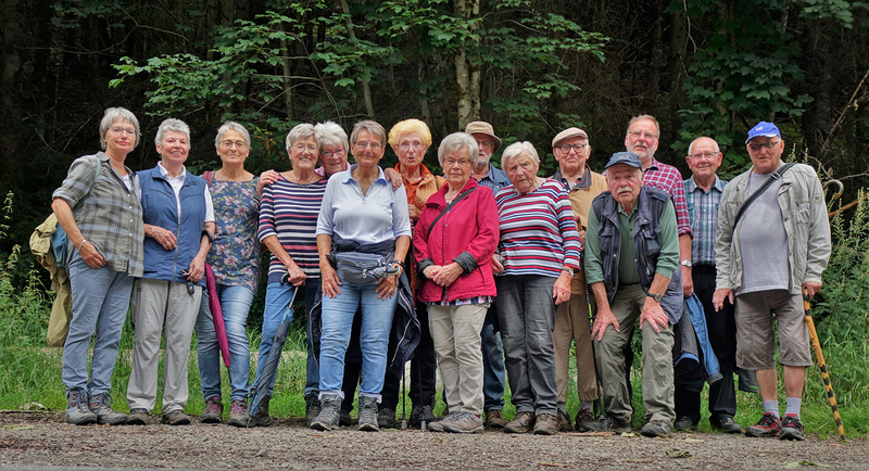 10.08.2021: Gruppenfoto zum Abschluss der Wanderung an diesem Dienstag auf dem Lutherweg.