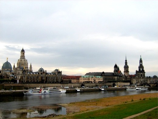 08 Dresden mit Blick auf Semperoper, Frauenkirche und Dom
